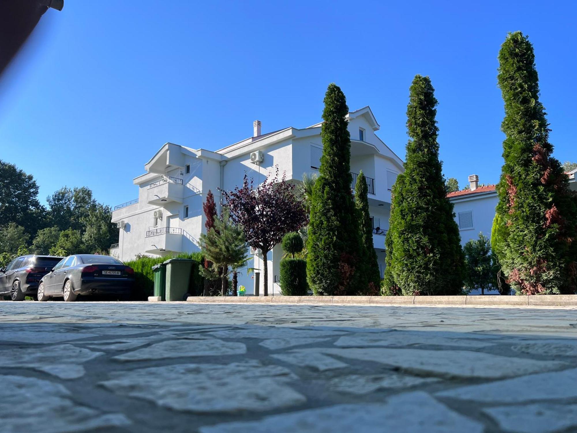 Residence Leora Ulcinj Bagian luar foto