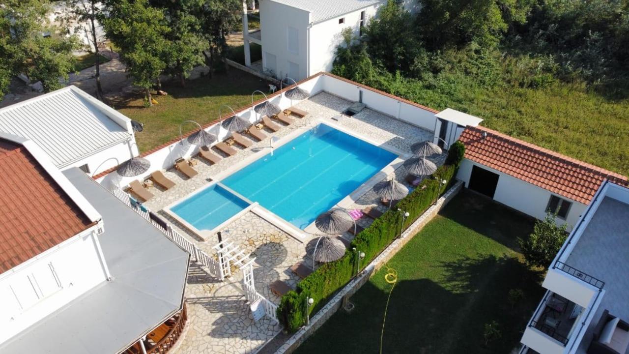 Residence Leora Ulcinj Bagian luar foto