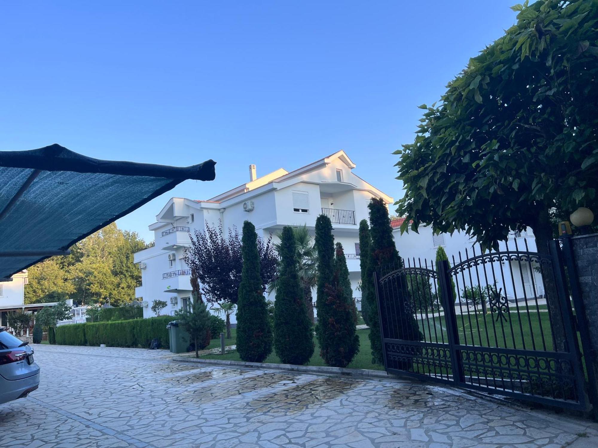 Residence Leora Ulcinj Bagian luar foto