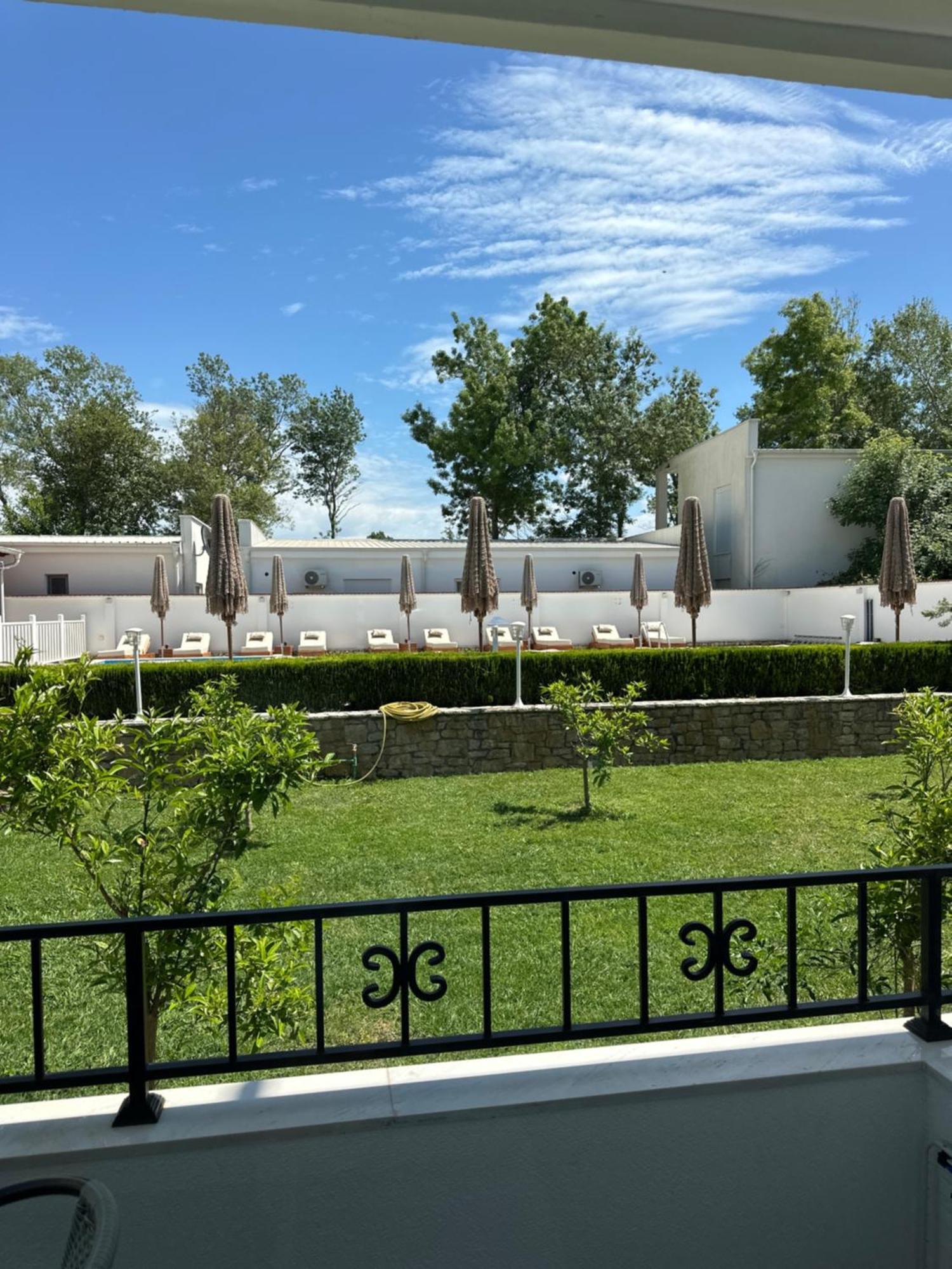 Residence Leora Ulcinj Bagian luar foto