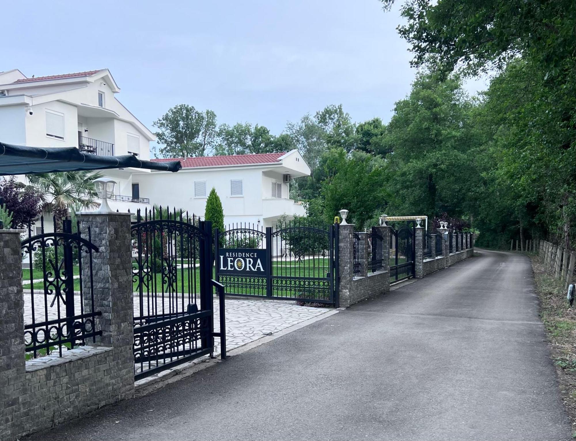 Residence Leora Ulcinj Bagian luar foto